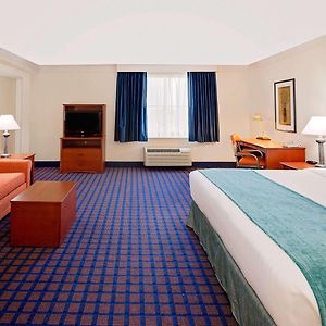 Deluxe King Suite